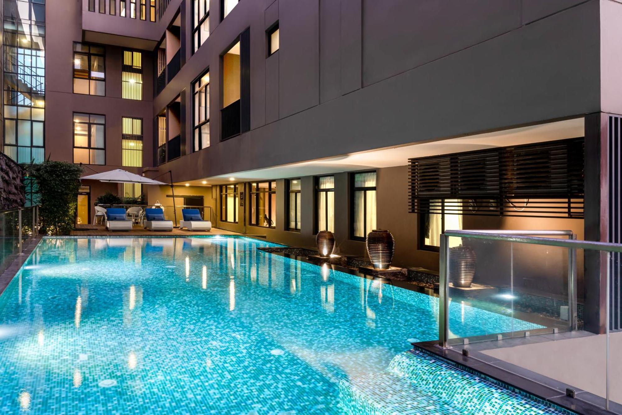 Metropolis Suites Bangkok, Tapestry Collection By Hilton Exteriér fotografie